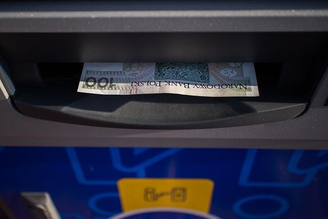 Nejdůležitější kroky⁢ při vkládání peněz ​do bankomatu